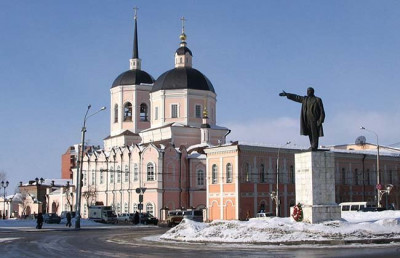 Сквер  с памятником Ленина